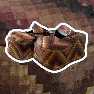 Super Cool 90’s Platform Closed Toe Sandals Geometric